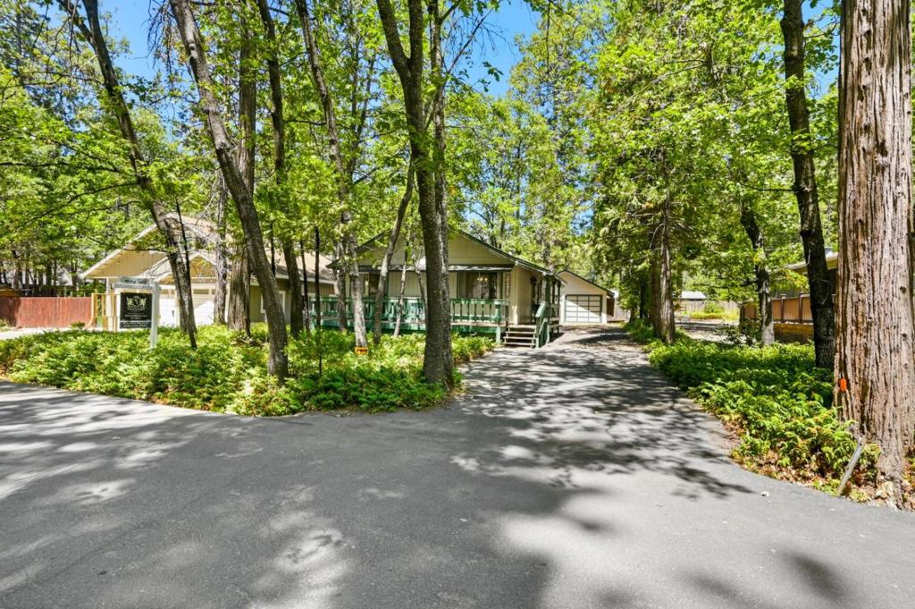 23035 Strauch Drive Property Photo 4