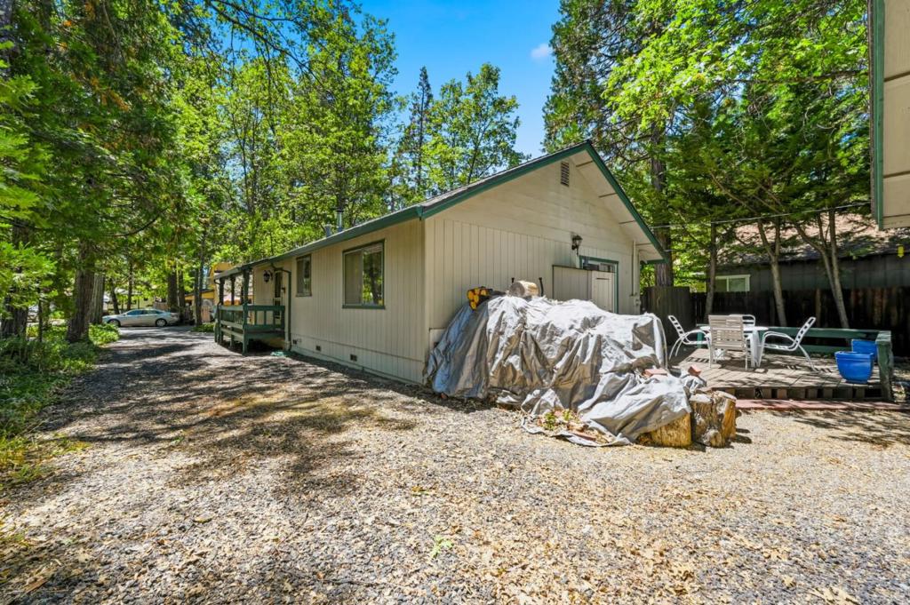 23035 Strauch Drive Property Photo 9