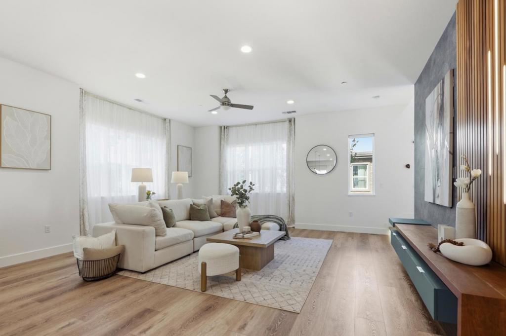 2166 Pastoral Loop Property Photo 8