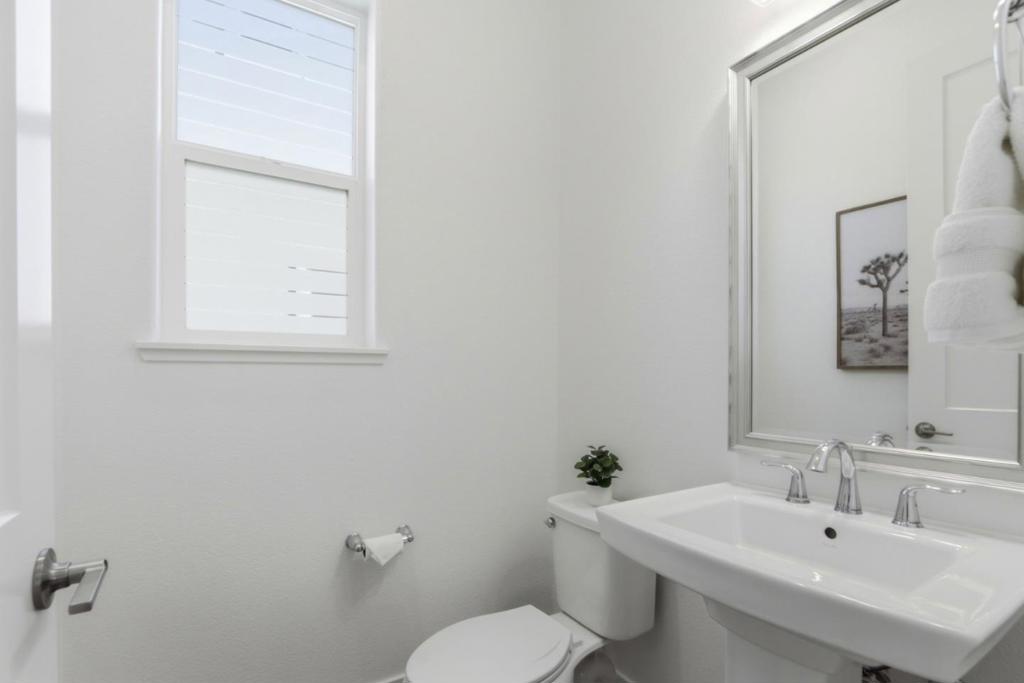 2166 Pastoral Loop Property Photo 32