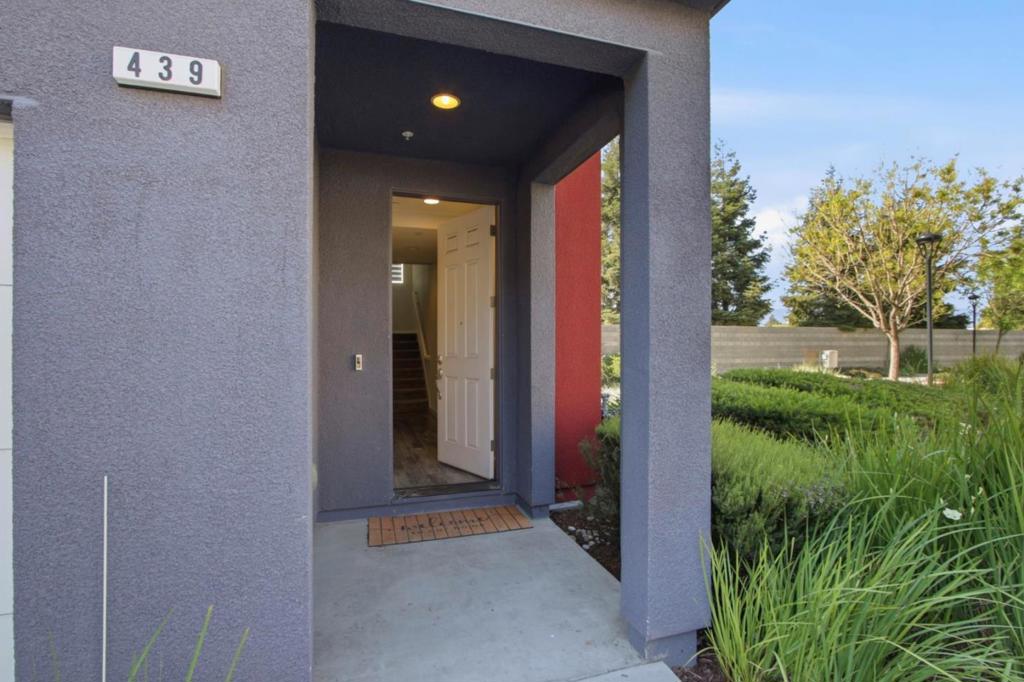 439 Ellicott Loop Property Photo 8