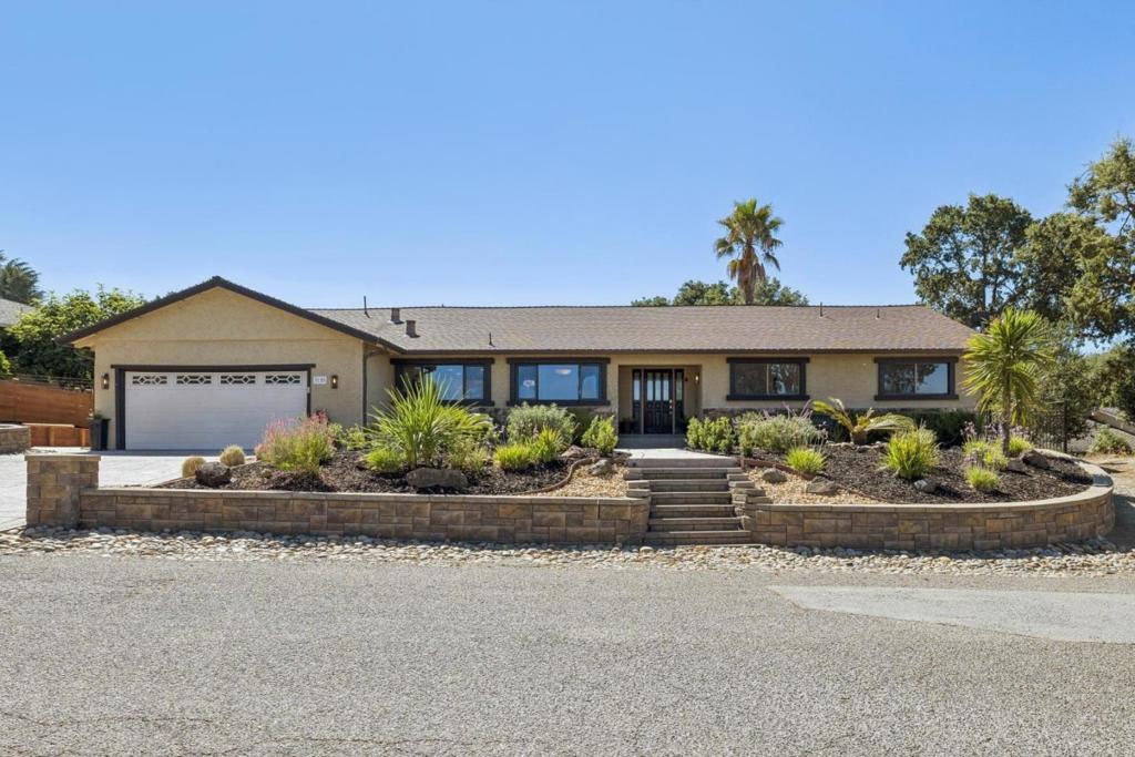 3120 Oak Leaf Court Property Photo 2