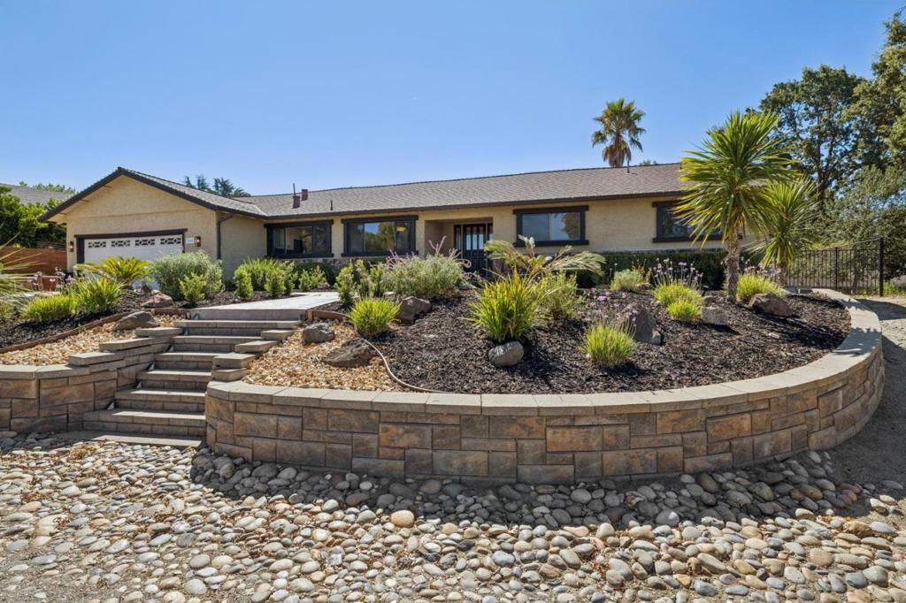 3120 Oak Leaf Court Property Photo 3