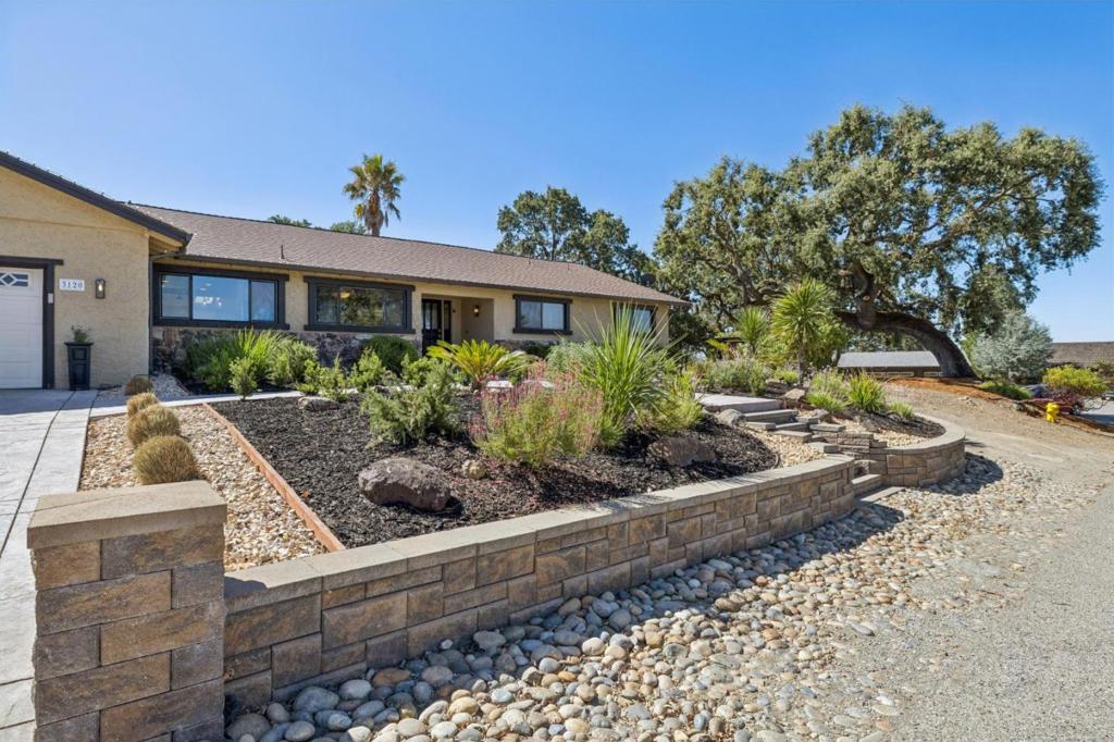 3120 Oak Leaf Court Property Photo 4