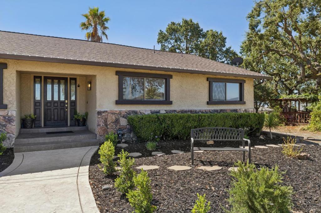 3120 Oak Leaf Court Property Photo 6