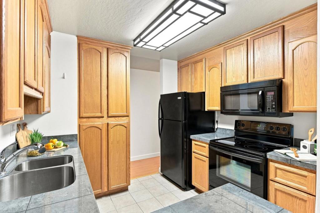1760 Halford Avenue 162 Property Photo 82