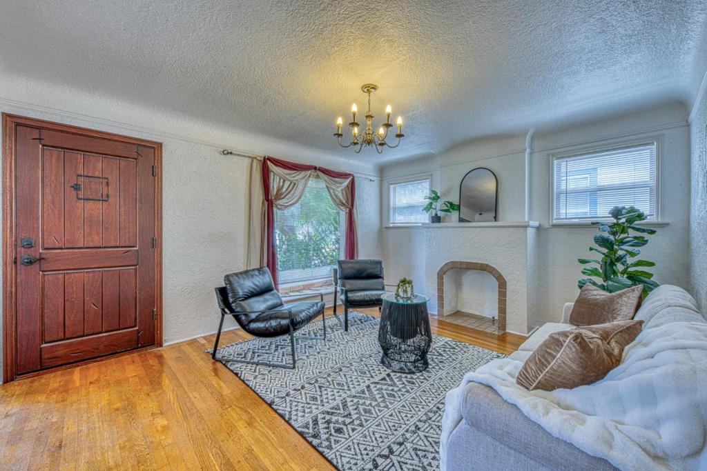 338 Alexander Street Property Photo 4