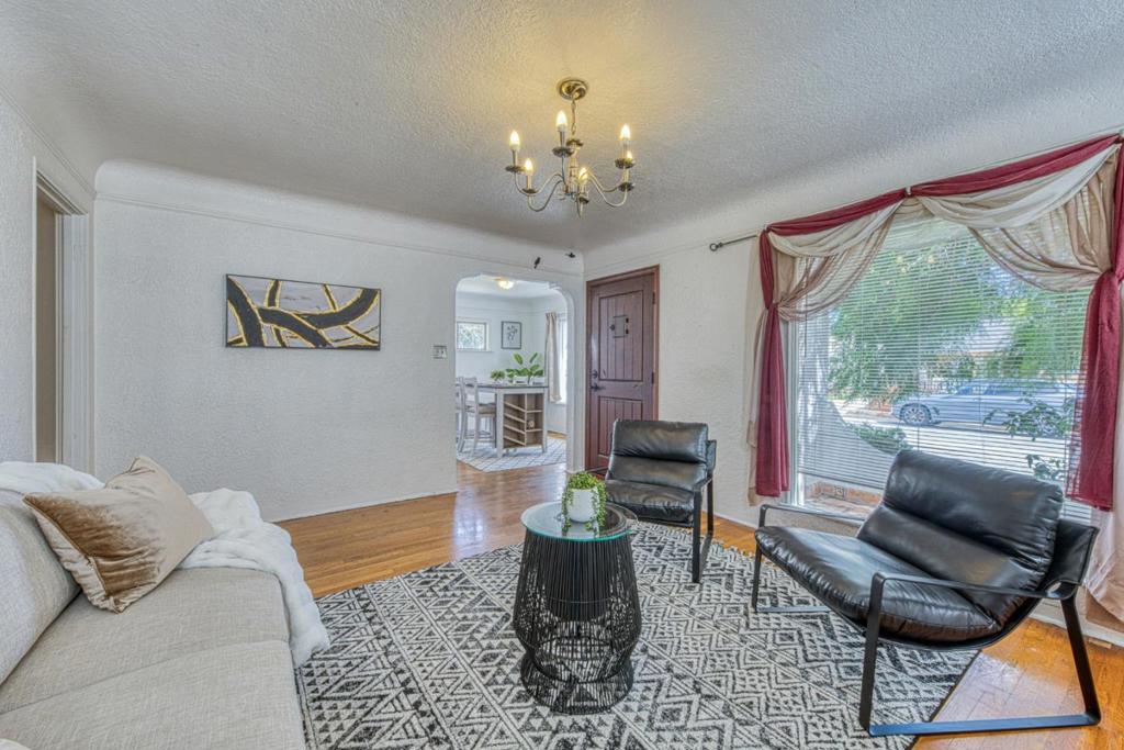 338 Alexander Street Property Photo 5