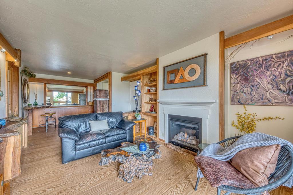 3210 Golden Oaks Lane Property Photo 9