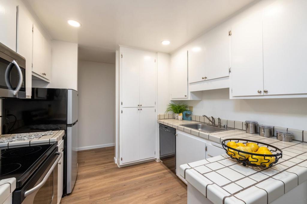 1730 Halford Avenue 355 Property Photo 6