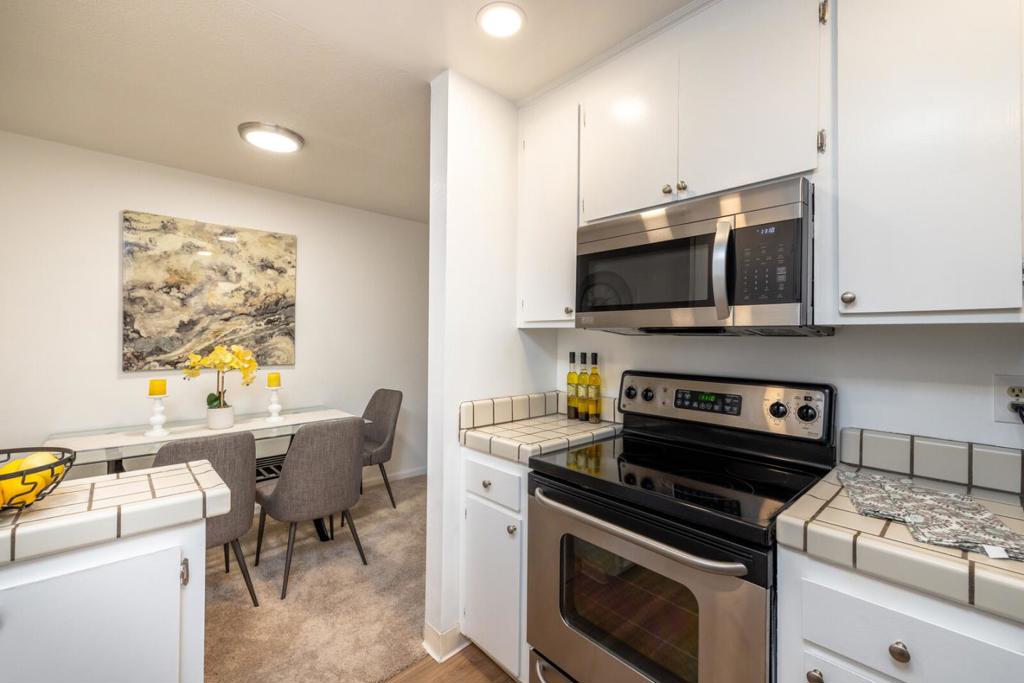 1730 Halford Avenue 355 Property Photo 7