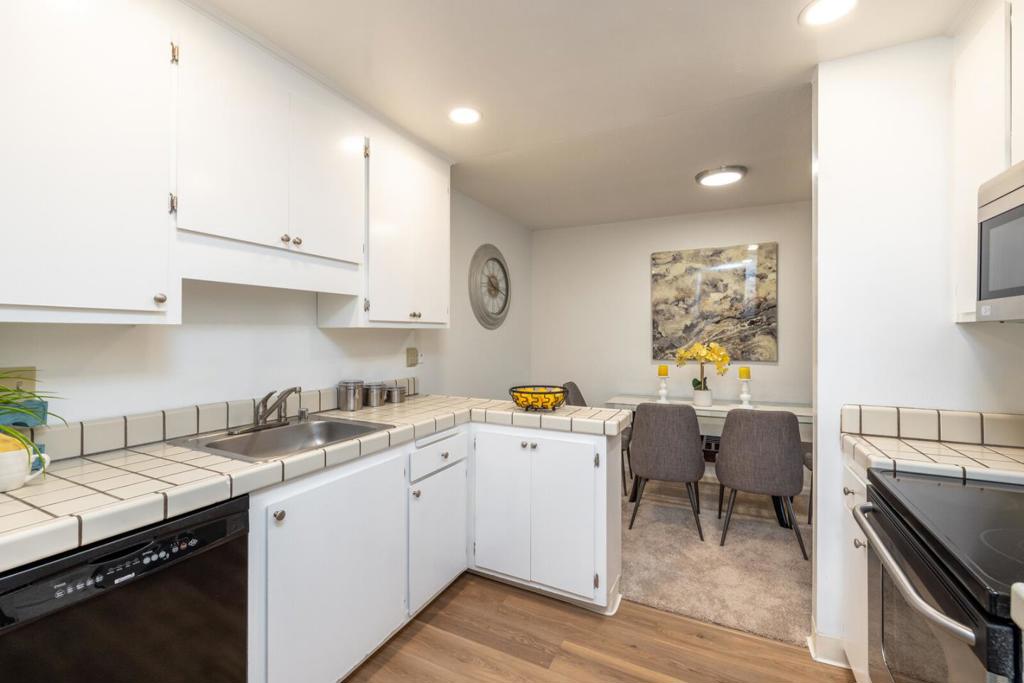 1730 Halford Avenue 355 Property Photo 8