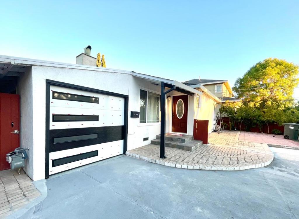 536 Flynn Avenue Property Photo 1