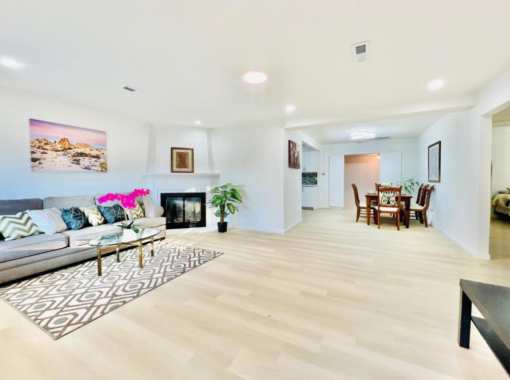 536 Flynn Avenue Property Photo 3