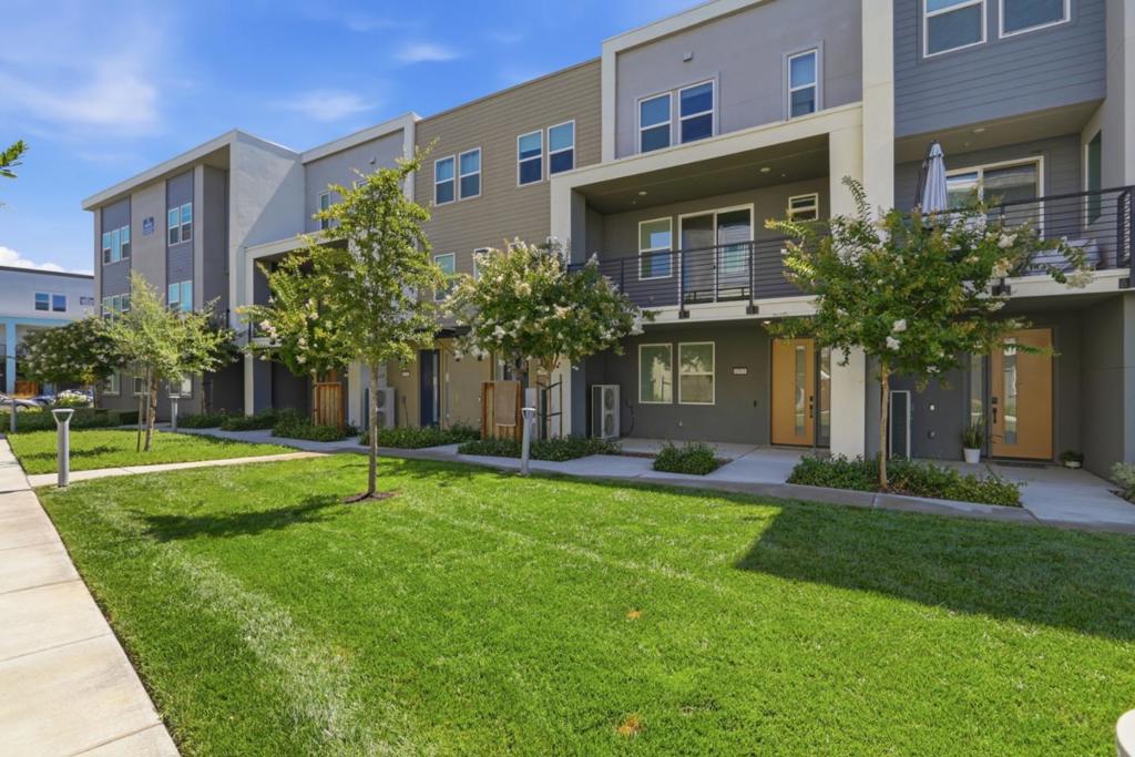 6583 Vision Court Property Photo 2