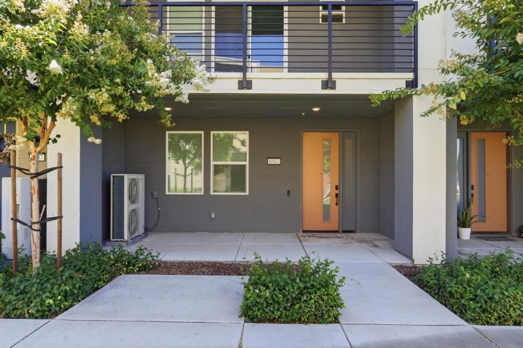 6583 Vision Court Property Photo 3