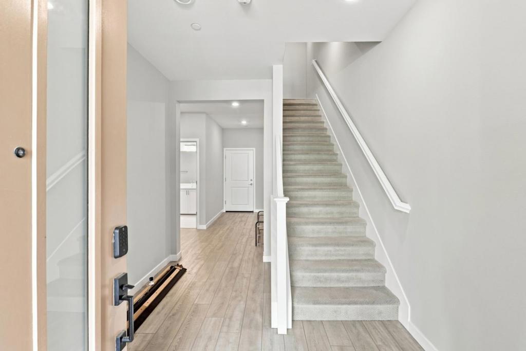 6583 Vision Court Property Photo 4