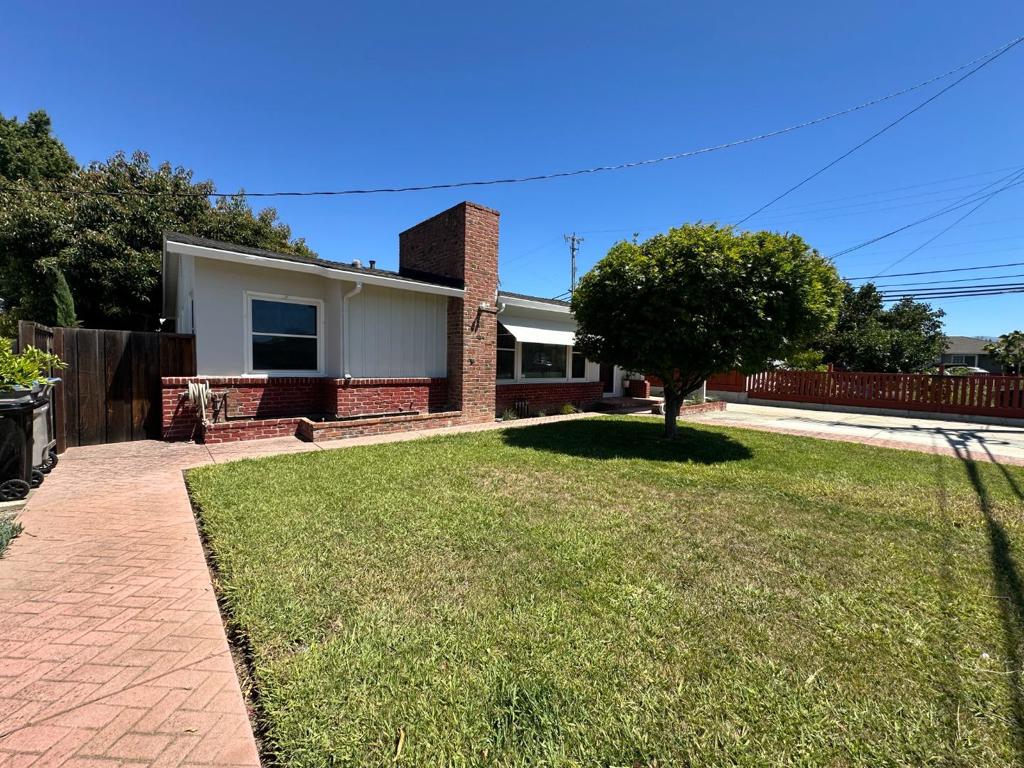 880 Sherman Oaks Drive Property Photo 2