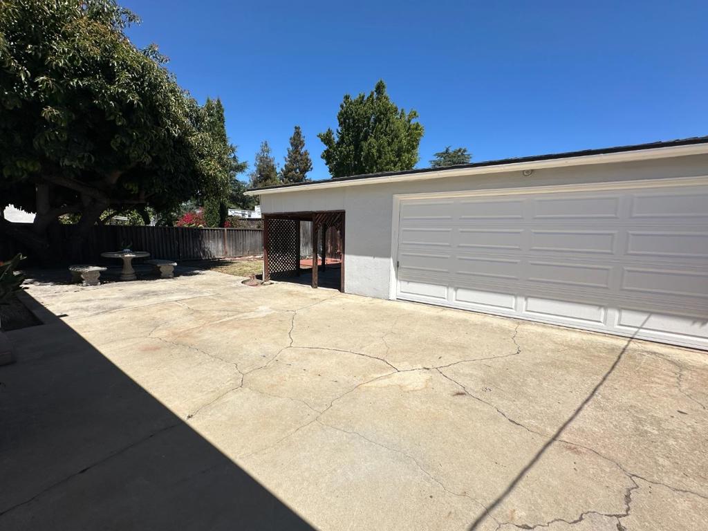 880 Sherman Oaks Drive Property Photo 11