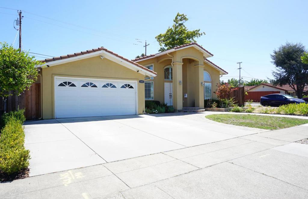 1432 Stone Creek Drive Property Photo 3