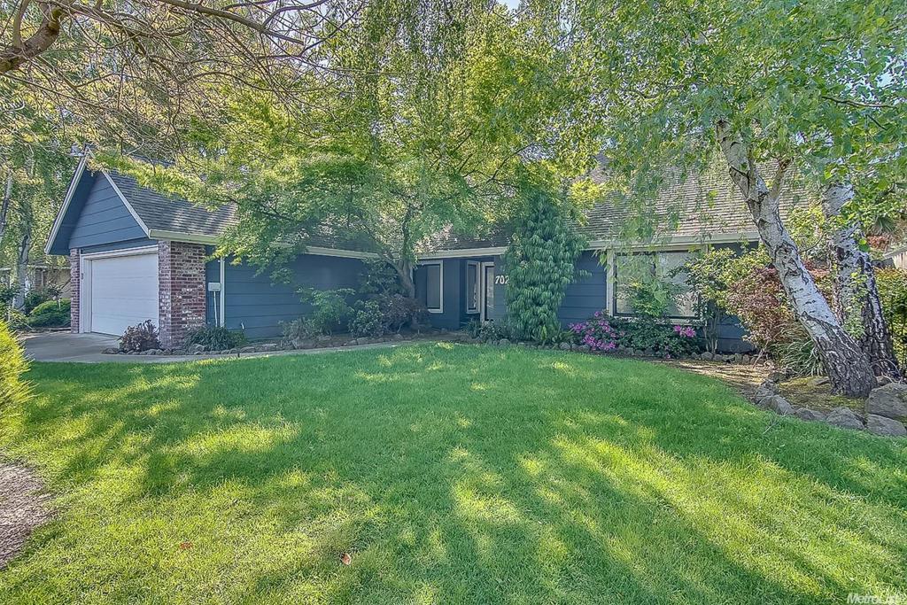 7020 Bridgeport Circle Property Photo 1