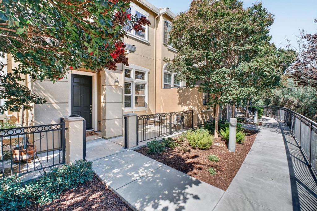 2252 Winepol Loop Property Photo 1
