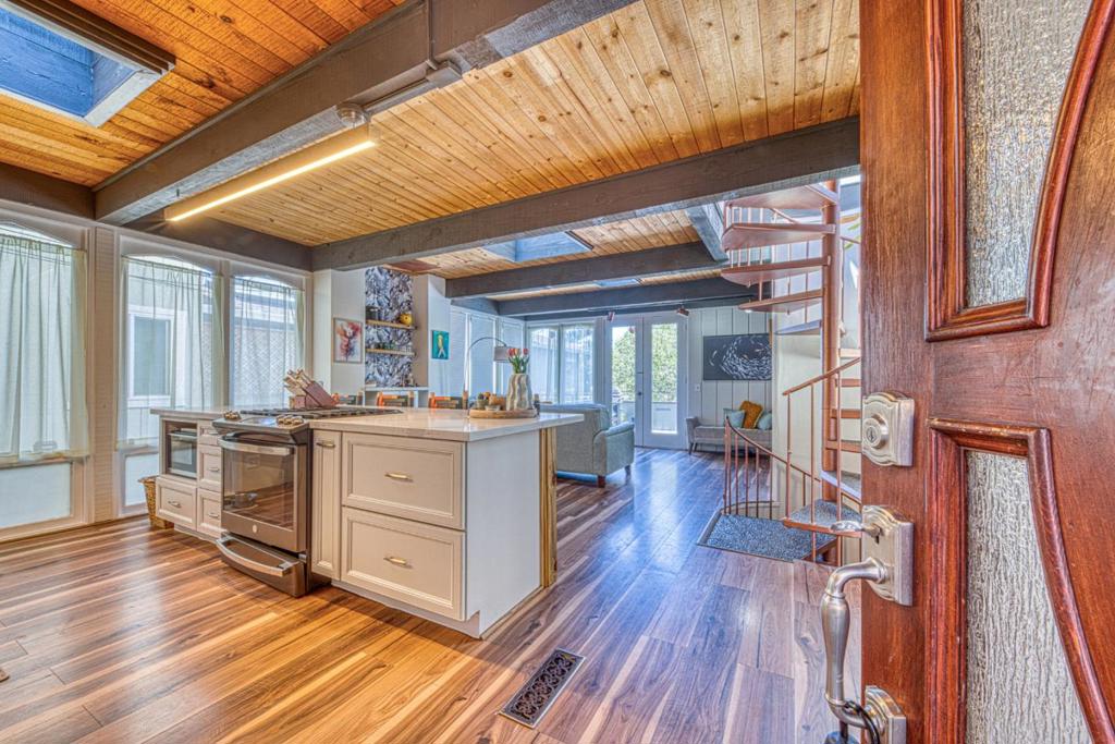 1104 Austin Avenue Property Photo 6