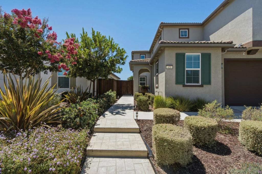 420 Alicante Drive Property Photo 4