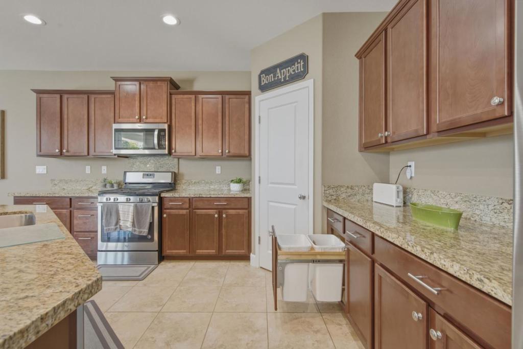 420 Alicante Drive Property Photo 10