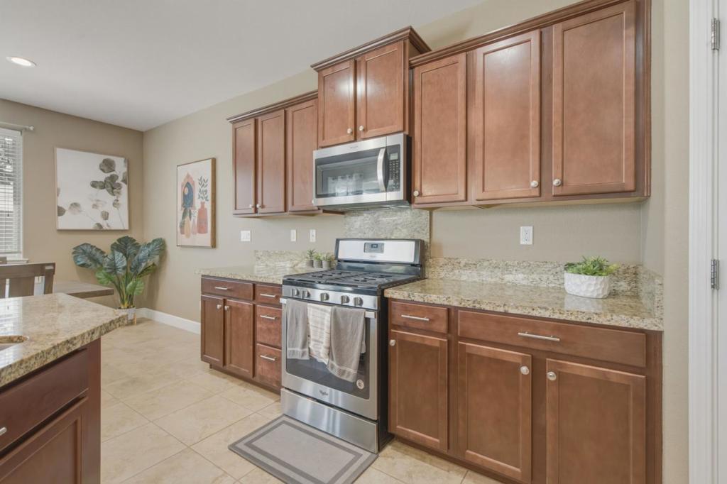 420 Alicante Drive Property Photo 11
