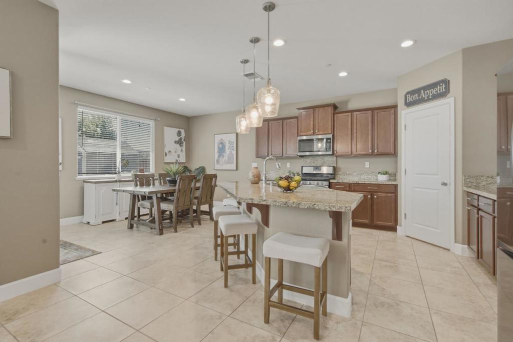 420 Alicante Drive Property Photo 13