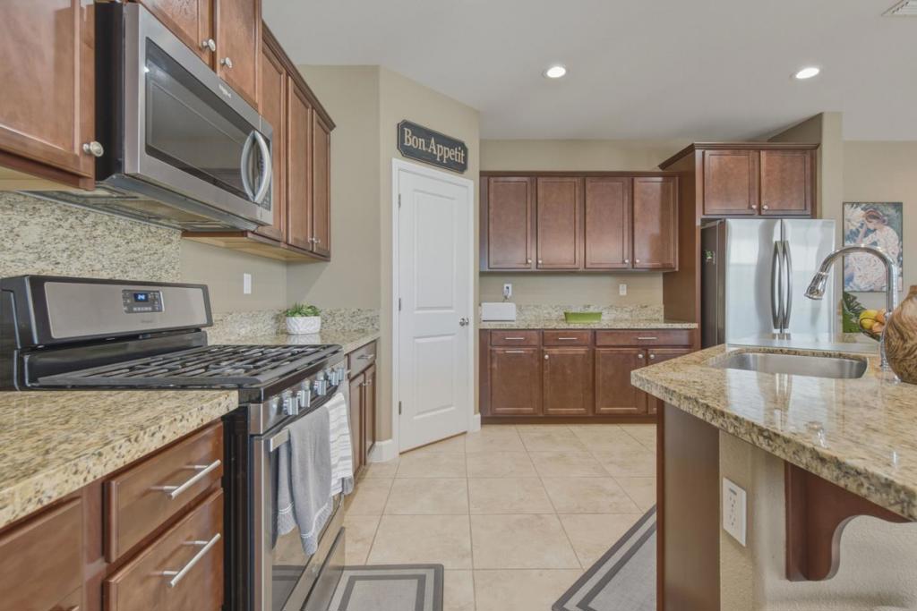 420 Alicante Drive Property Photo 16