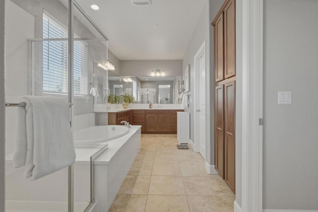 420 Alicante Drive Property Photo 30