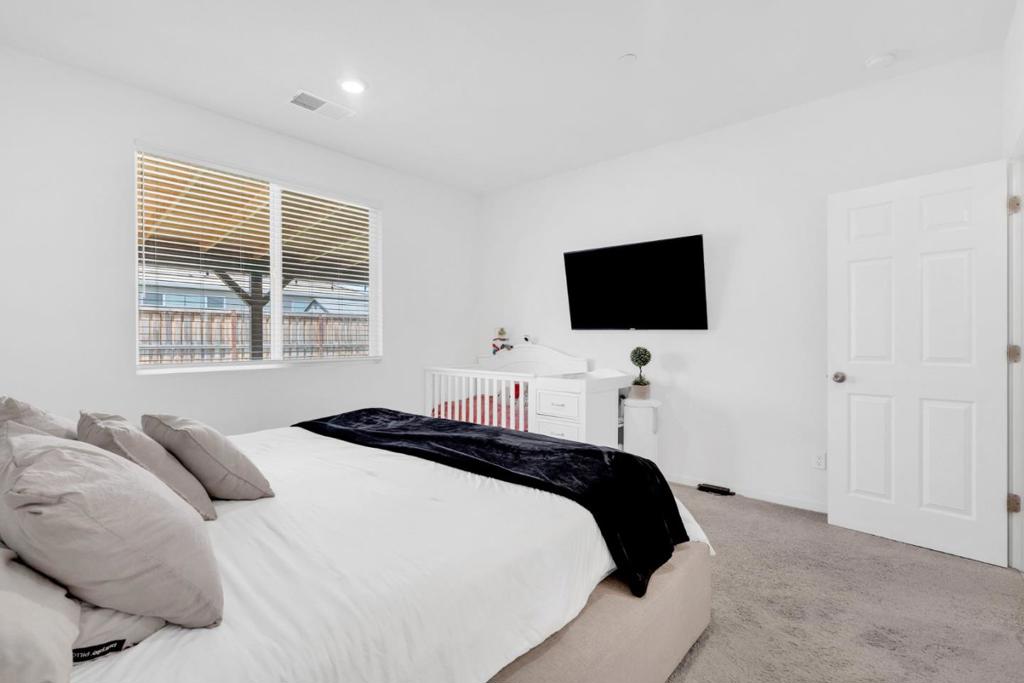 673 Dorset Drive Property Photo 24