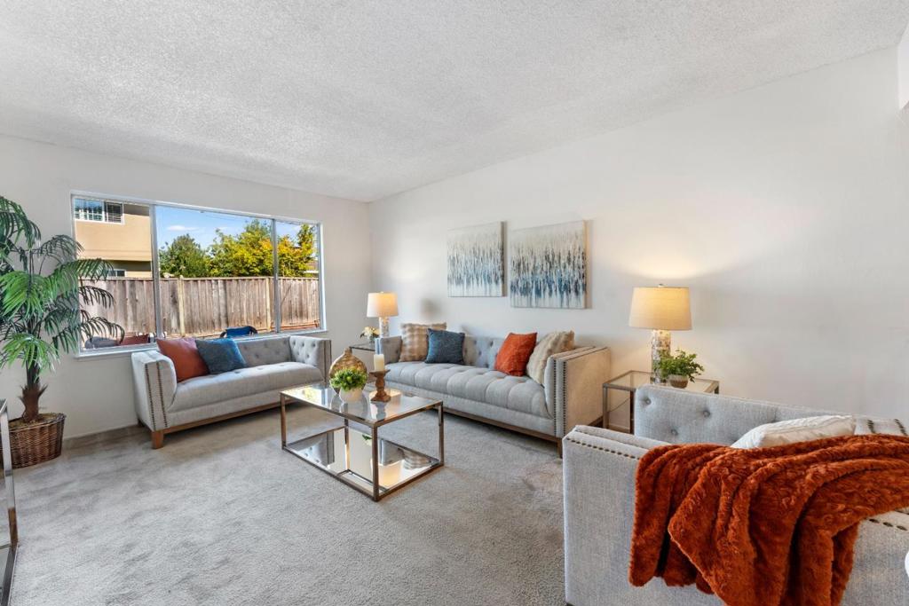6021 Chesbro Avenue Property Photo 4