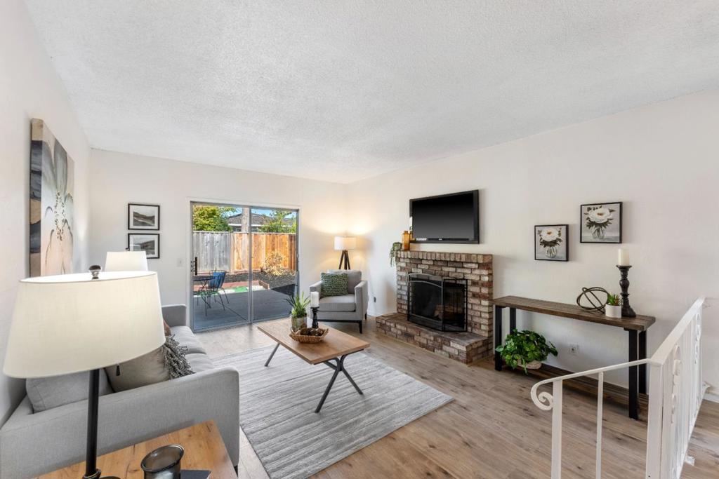 6021 Chesbro Avenue Property Photo 10