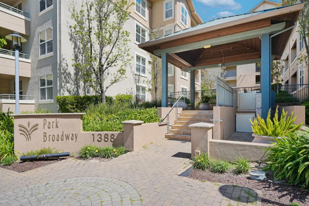 1388 Broadway 285 Property Photo 1