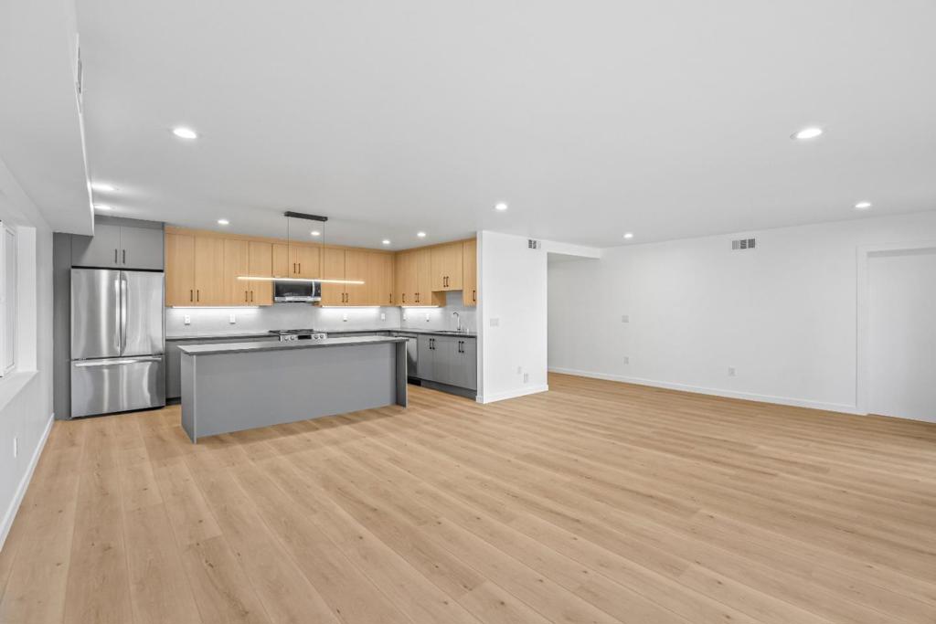 449 Merritt Ave Property Photo 17