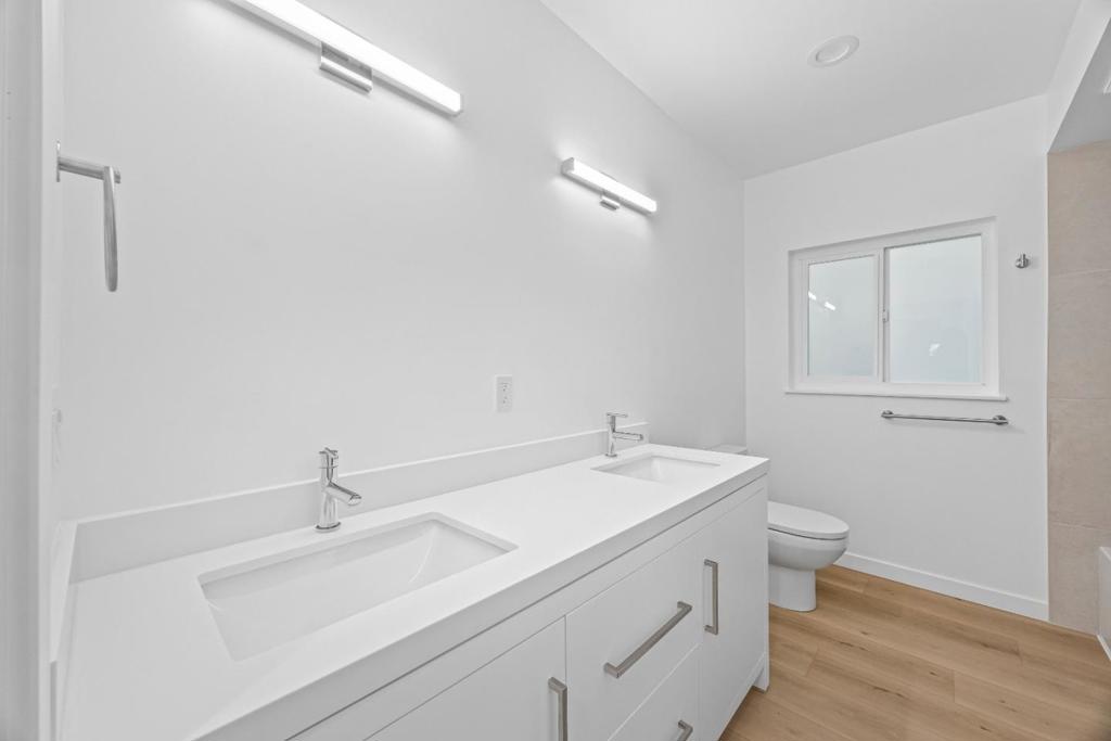 449 Merritt Ave Property Photo 30