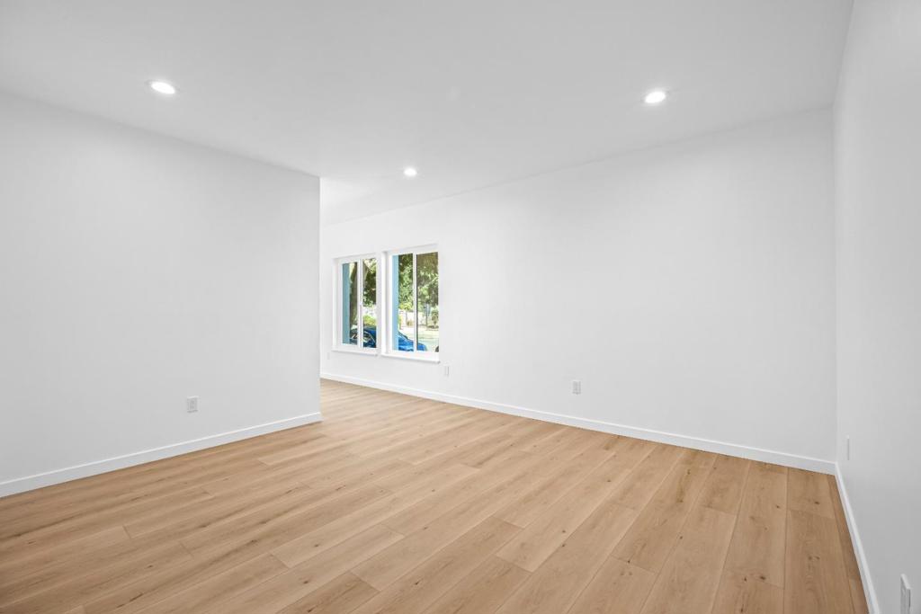 449 Merritt Ave Property Photo 75