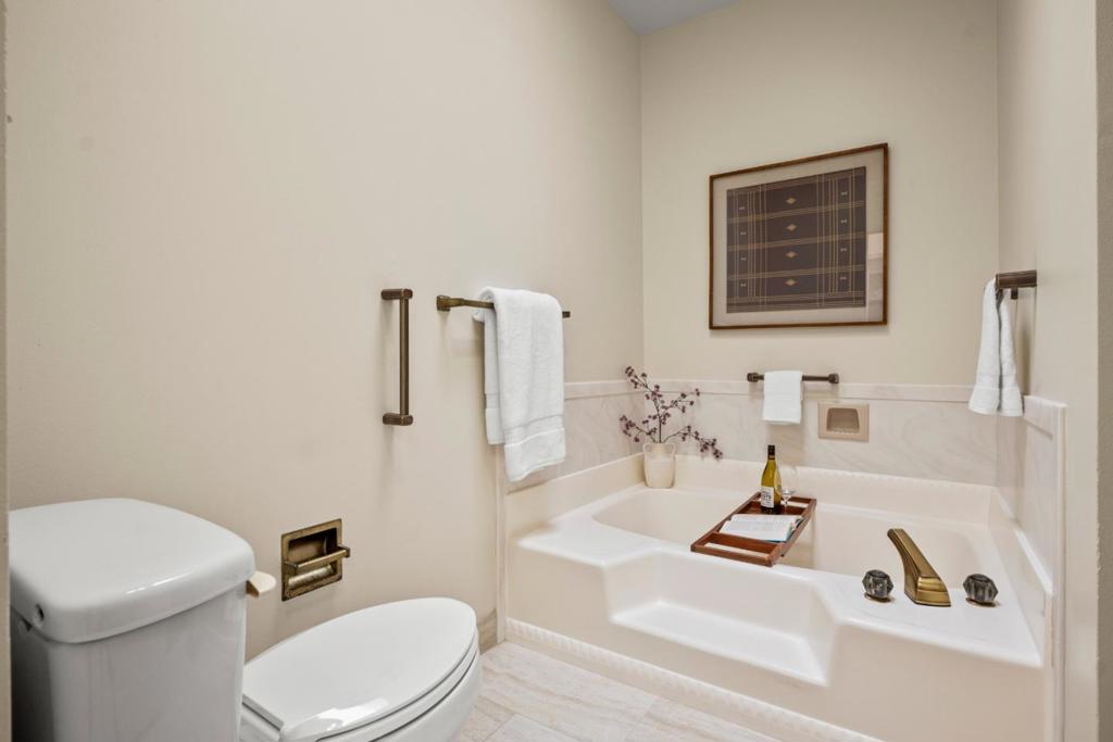 320 Elm Street 304 Property Photo 17