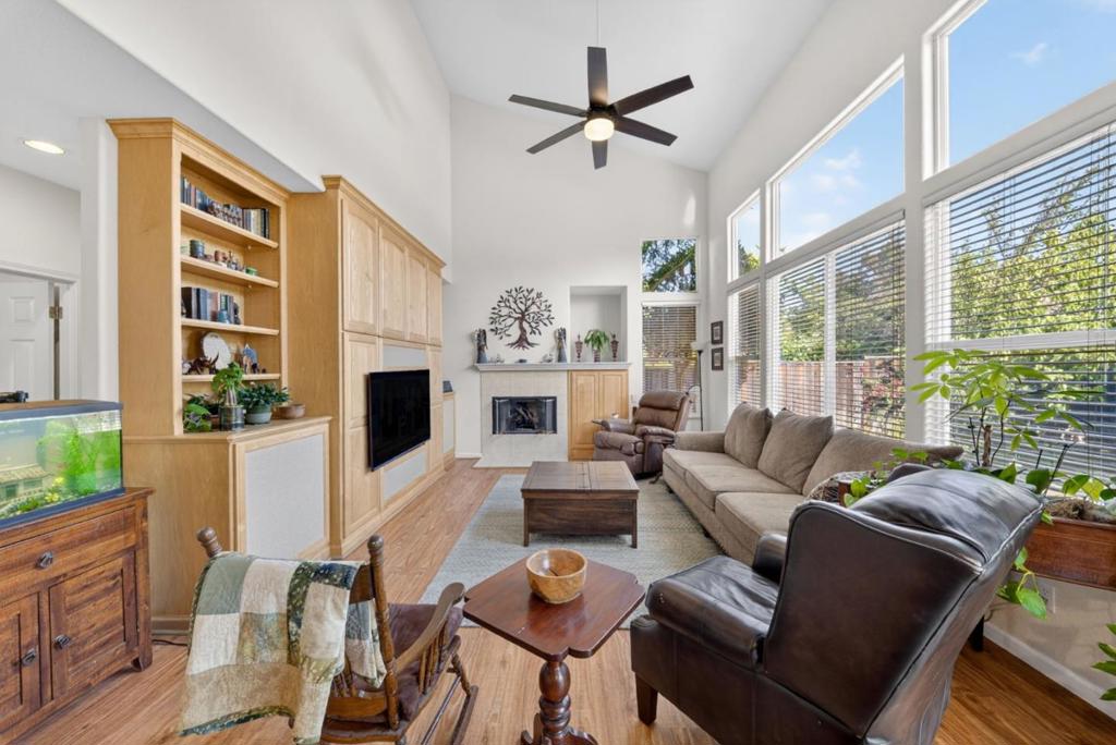 1405 Casablanca Circle Property Photo 7