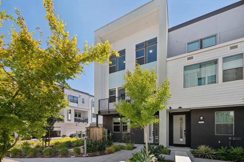 5761 Vibrant Loop Property Photo 1