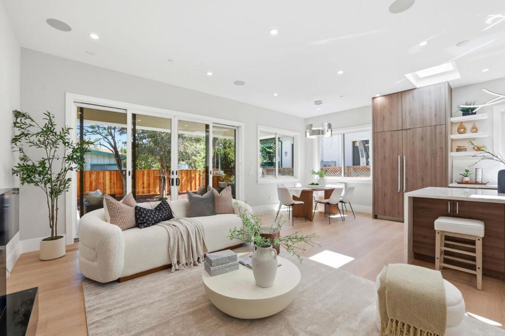 10536 S Tantau Avenue Property Photo 5