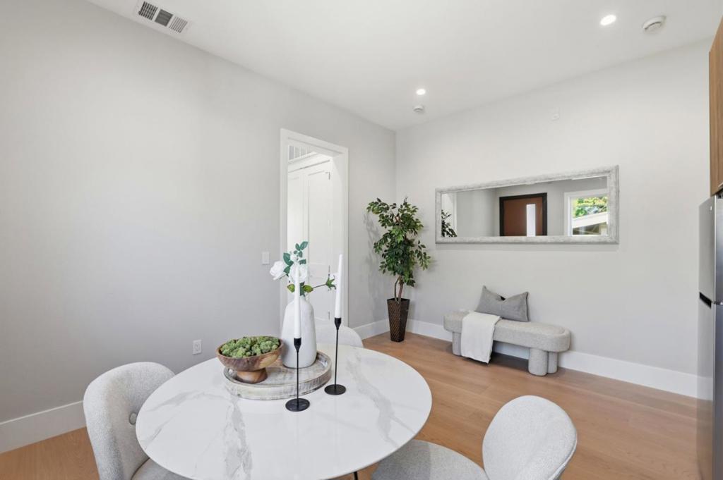 10536 S Tantau Avenue Property Photo 11