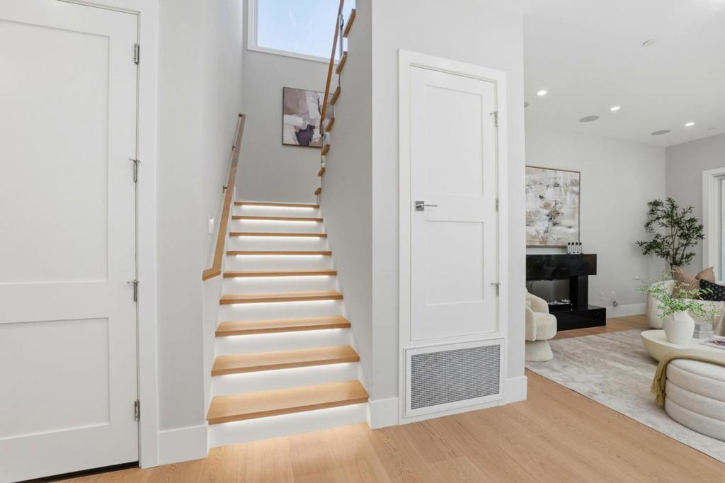 10536 S Tantau Avenue Property Photo 20