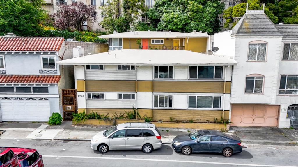 2742 Park Boulevard Property Photo 1
