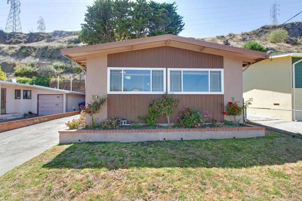 141 Pecks Lane Property Photo 1