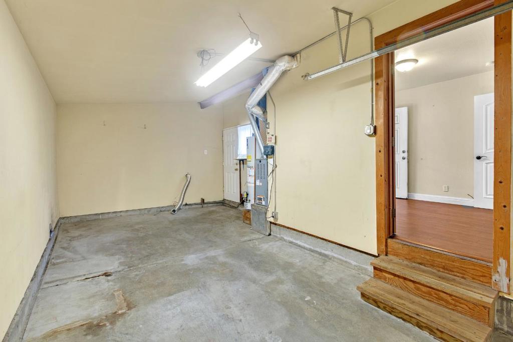 141 Pecks Lane Property Photo 12