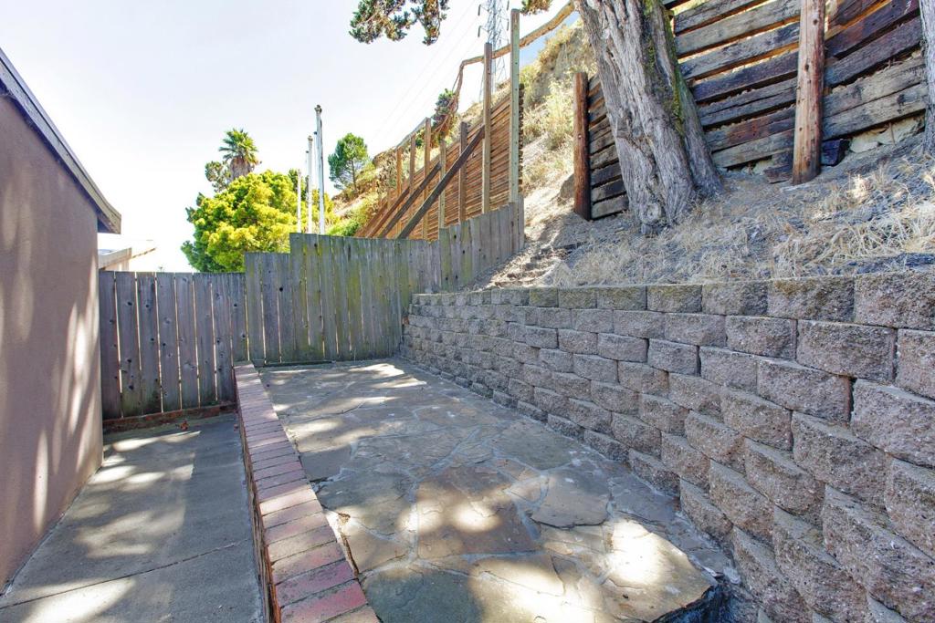 141 Pecks Lane Property Photo 13